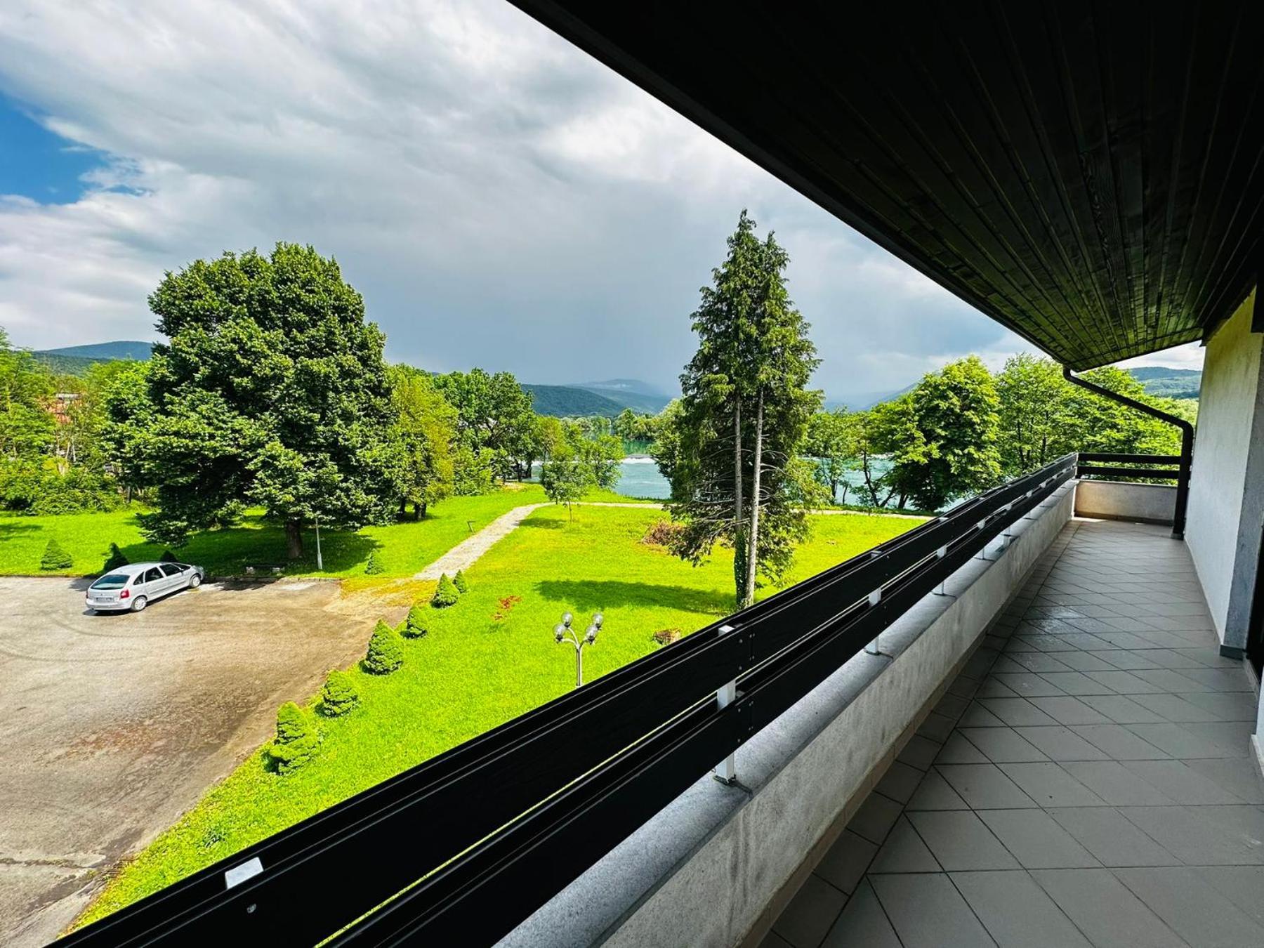 Hotel Ada Bihać エクステリア 写真