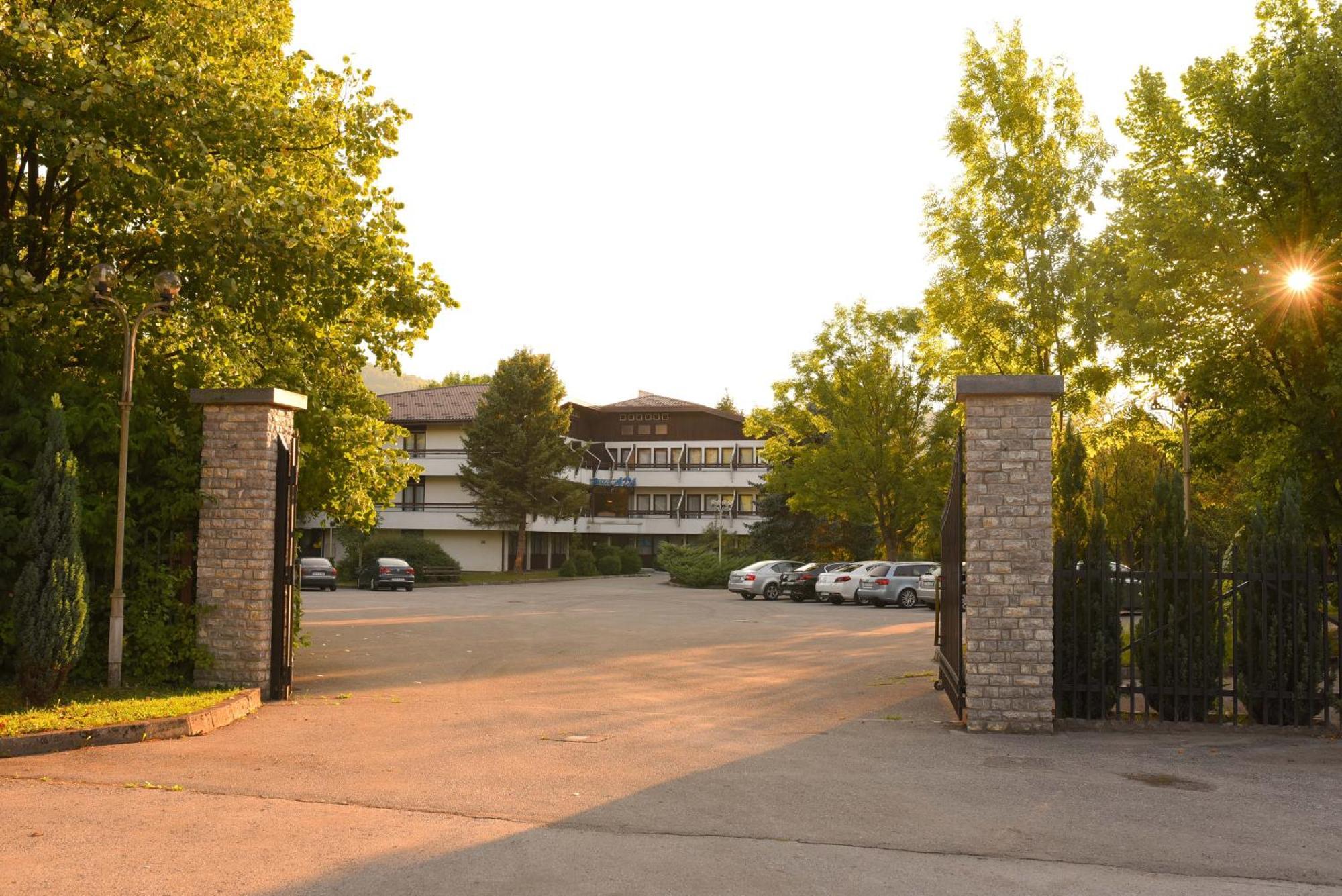 Hotel Ada Bihać エクステリア 写真
